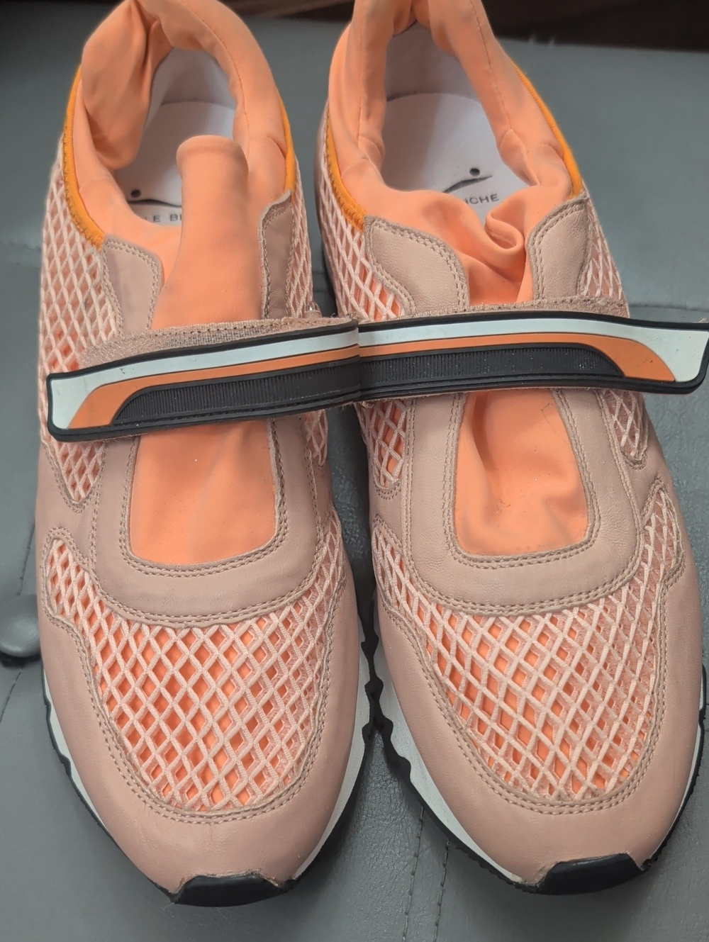 Women's Peach Athletic Slip-On Sneakers - Voile Blanche